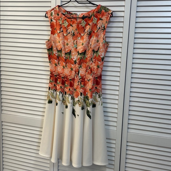 Gabby Skye Dresses & Skirts - Like new Gabby Sky Sleeveless A Line Salmon Colored Floral Dress Like New Size 6